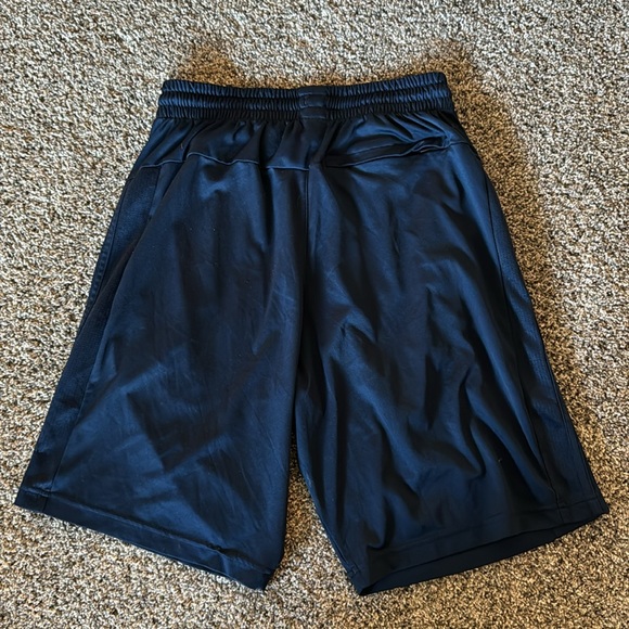 Adidas men’s size medium shorts navy - Picture 3 of 3